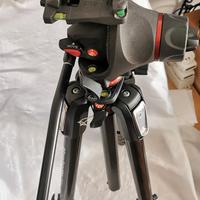 Manfrotto 055XPRO + testa fluida MH055M8-Q5