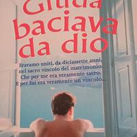 Libro Giuda baciava da dio.
