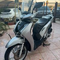 Scooter honda sh 150 grigio perfetto