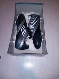 scarpe da calcio umbro