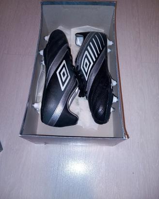 scarpe da calcio umbro