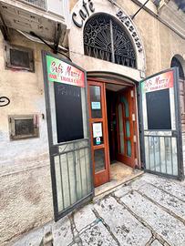 Ampio Locale Commerciale in Centro