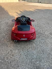 Macchina elettrica ferrari per bambini