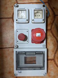 Quadro elettrico Gewiss Q-DIN GW68003 usato con pr