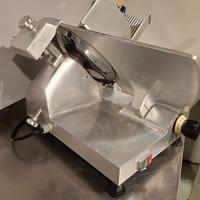 Affettatrice professionale funzionante 