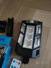 Lampione LED solare con sensore di movimento