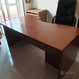 Scrivania e librerie da ufficio