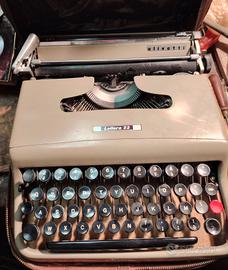 MACCHINA DA SCRIVERE PORTATILE OLIVETTI LETTERA 22