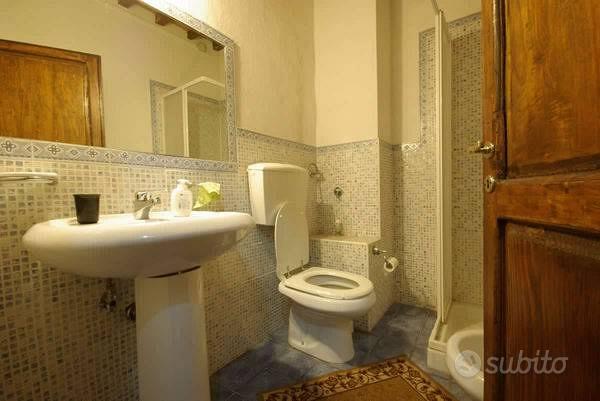 Rustico / Casale di 400 m² con più di 5 locali a P - Vista 2