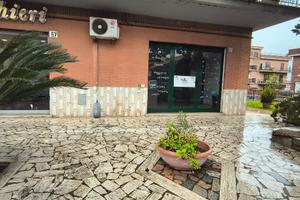 Negozio zona Ottavia vicino CC Gulliver