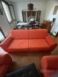 Divano letto da tre posti, con due poltrone