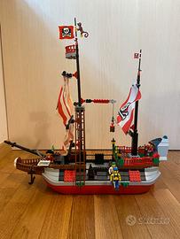 LEGO Captain Redbeard's Pirate Ship 7075