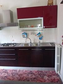 Cucina moderna + tavolo + 6 sedie 