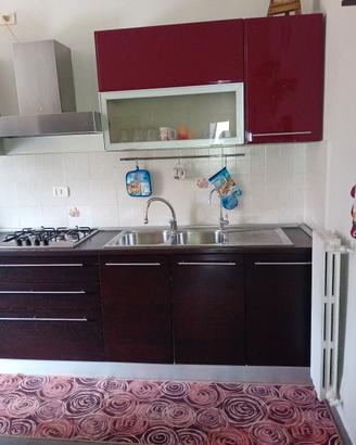 Cucina moderna + tavolo + 6 sedie 