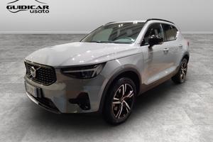 VOLVO XC40 2023 - XC40 2.0 b3 Plus Dark auto