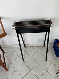 Barbecue fatto a mano in acciaio per arrosticini
