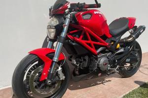 Ducati Monster 696