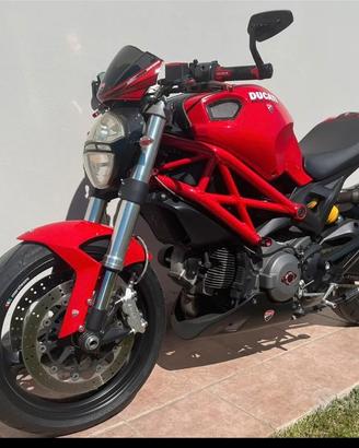 Ducati Monster 696