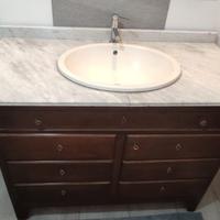 Mobile bagno antico con piano in marmo