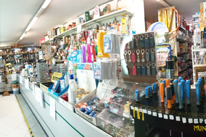 Attività commerciale ferramenta e colori