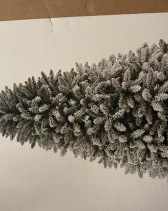 Albero di Natale con neve