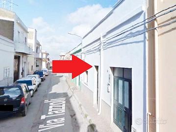 Civile abitazione con garage - via Tazzoli n. 19