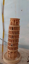 Statua della torre di Pisa