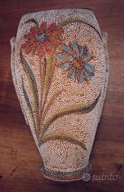 Vaso vintage a fiori in terracotta con lavorazione