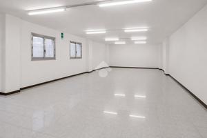 NEGOZIO A COSTA MASNAGA