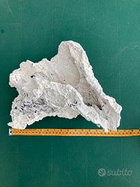 Roccia decorativa per acquario