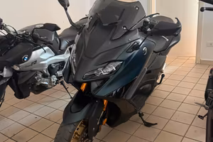 YAMAHA T-MAX 560 TECH