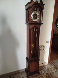 Orologio classico a pendolo 