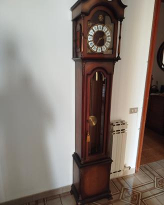 Orologio classico a pendolo 