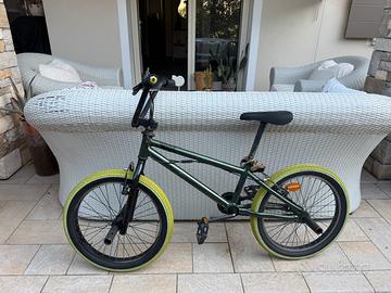 Bici bmx con manubrio girevole