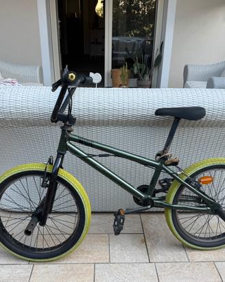 Bici bmx con manubrio girevole