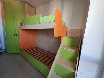 Cameretta con cabina armadio e letto a castello