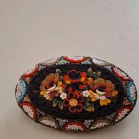 Spilla vintage in micro mosaico di vetro su ottone