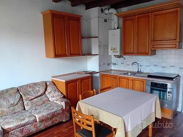 Boccaleone bilocale arredato termoautonomo con box