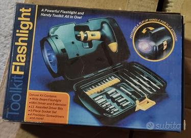 lampada Toolkit Flashlight e set d'emergenza 