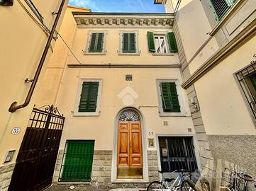 4 LOCALI A FIRENZE