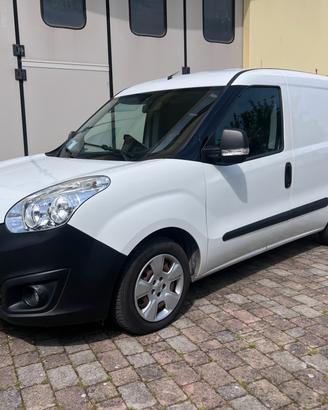 OPEL COMBO 2016 IVA ESPOSTA