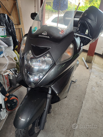 Honda silver Wing 400