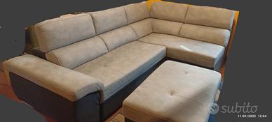 Divano con penisola e pouf contenitore