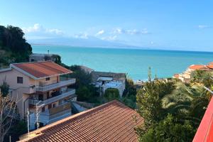 COSTA SARACENA villa divisibile fronte mare