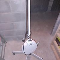lampada  con lente d ingrandimento