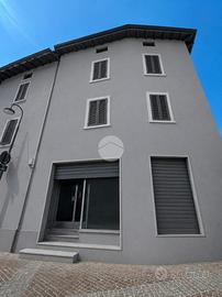 NEGOZIO A VERDELLINO