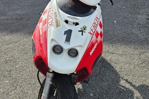 Malaguti firefox f15 ducati + casco