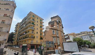 3 LOCALI A NAPOLI
