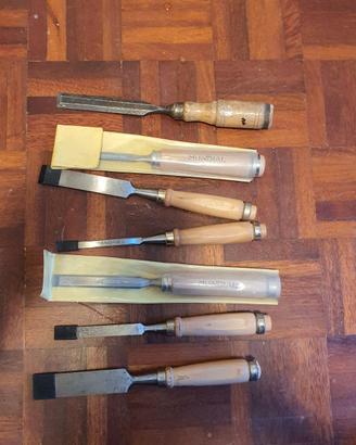 Scalpellini per modellare il legno