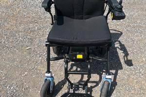 Carrozzina elettrica per invalidi